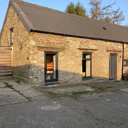 The Milking Parlour At Berthllwyd Villa Quakers Yard Exteriör bild